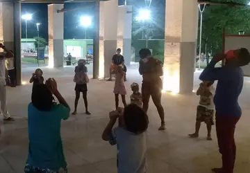 GRAVATÁ: Presidente da AFAPPE Roberto Gravatá, da início as aulas de capoeira no Parque Ecológico e junta crianças do Maria Auxiliadora e de outros Bairros confira: