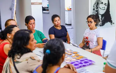 Qualificação: mulheres participam de curso de Sabonetes Artesanais ofertado pela Secretaria da Mulher. Confira: